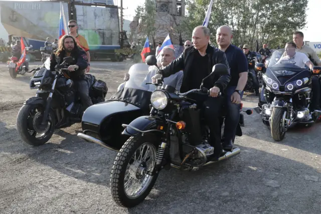Путин на байке
