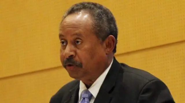 Hamdok wuxuu muddo ka badan 30 sanno ah uu ahaa sarkaal sare oo falanqeeyo dhaqaalaha iyo siyaasadda