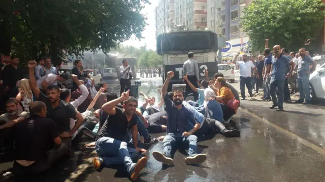Diyarbakır'da oturma eylemi