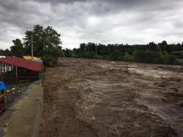 Salıpazarı'nda sel