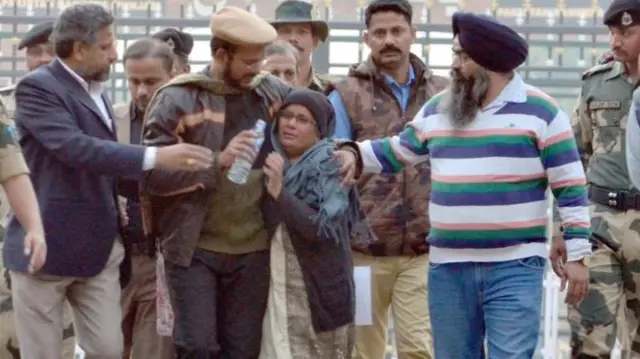 हामिद अंसारी अपनी मां के साथ