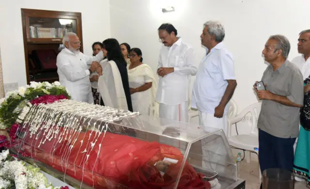 नरेंद्र मोदी, सुषमा स्वराज