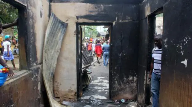 Maxamed Lamine Barry waxaa uu sheegay in carruurta ay dhinteen markii uu qiiqa afka ka galay