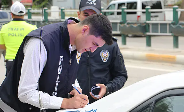 ceza yazan polisler
