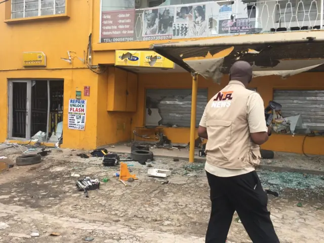 One of di MTN shops dem destroy on Tuesday