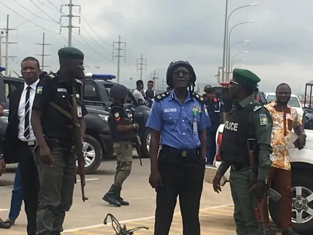 Police stand dey guard for Abuja afta protesters threaten to burn down one Shoprite for Lugbe