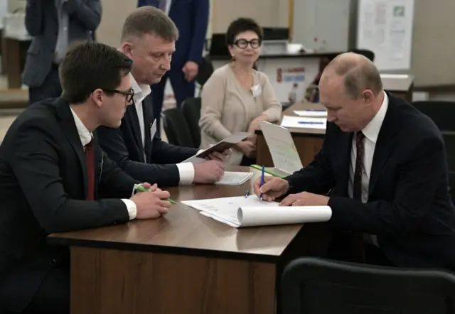Владимир Путин на избирательном участке 8 сентября 2019 года