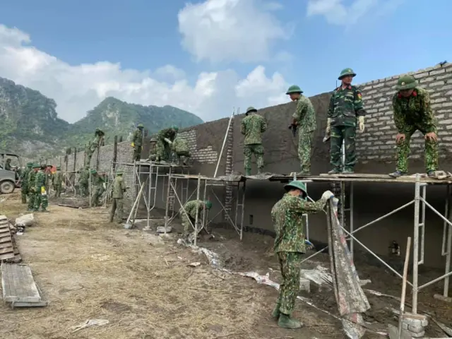 Hàng rào sân bay Miếu Môn đang được Bộ Quốc phòng VN xây dựng - nguyên nhân khiến bốn người bỏ mạng trong vụ công an tấn công làng hoành rạng sáng 9/1
