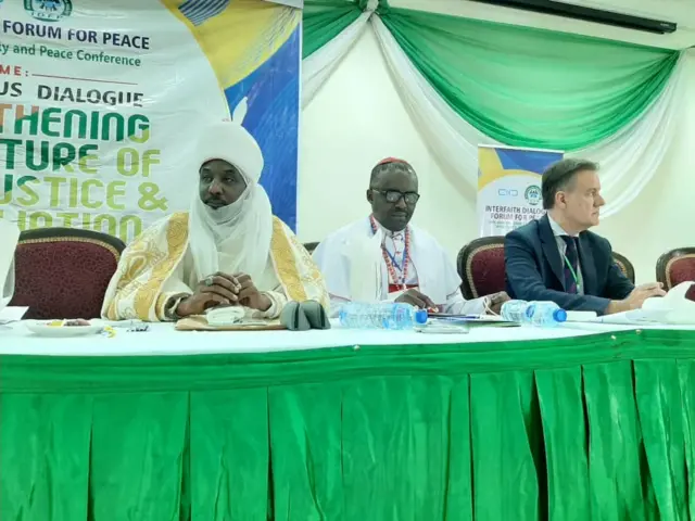 Sarki Sanusi da Rabaran Hassan Mathew Kuka