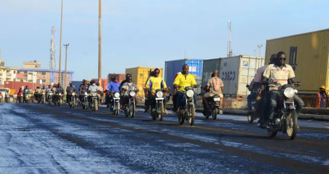 Mau babura a tashar jirgi na Apapa