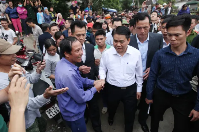 Thiếu tướng công an Nguyễn Đức Chung, Chủ tịch Hà Nội gặp dân tại Đồng Tâm, Mỹ Đức 22/04/2017