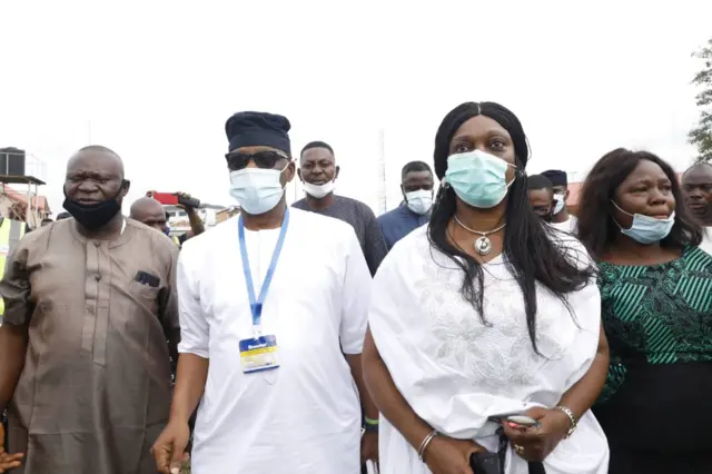 Jegede, wife and some oda pipo