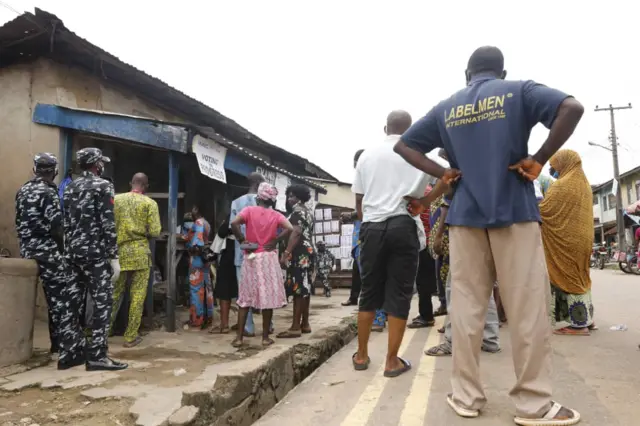Ondo residents dey vote