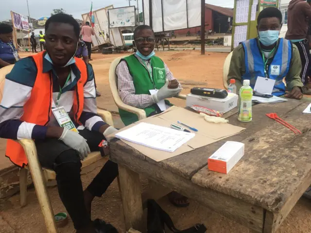 INEC officials dey wait for election to start