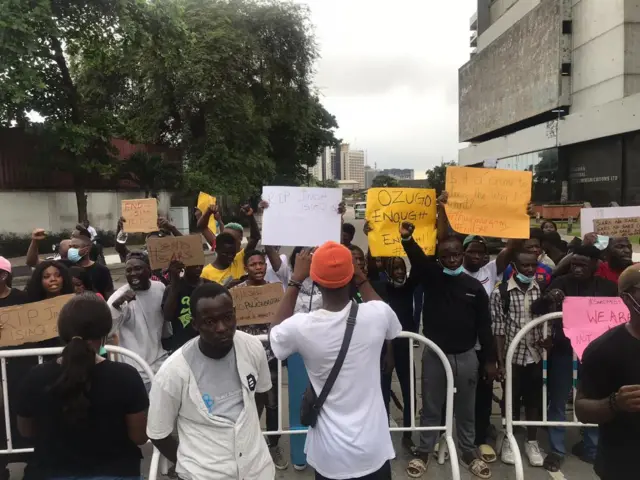 Pipo wey dey protest for Marina