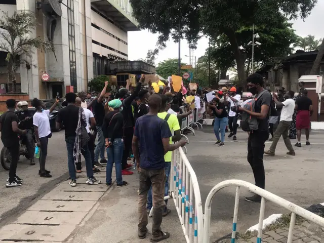 Pipo wey dey protest for Marina