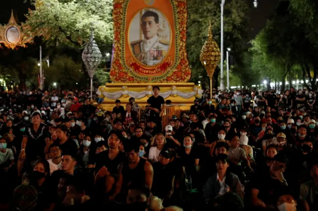 ภาพประท้วง
