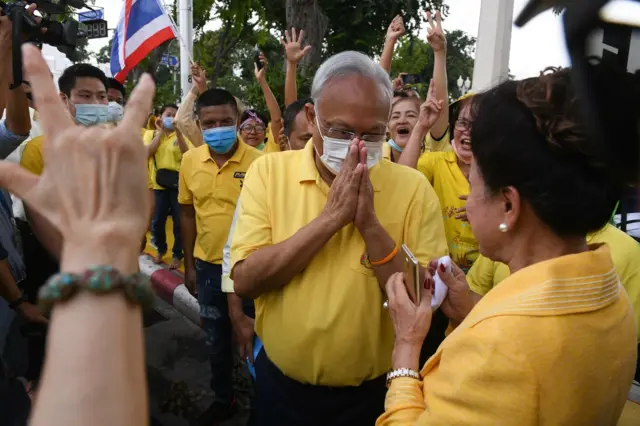 สุเทพ เทือกสุบรรณ