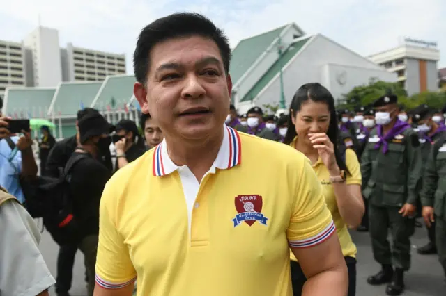 สิระ เจนจาคะและปารีณา ไกรคุปต์