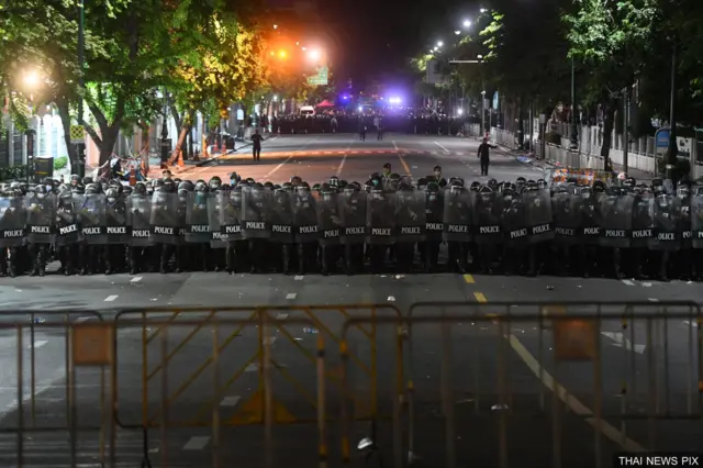 ตำรวจควบคุมฝูงชน