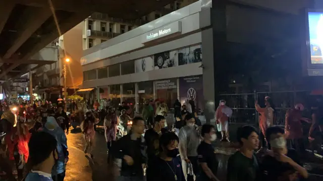 สลายการชุมนุมแยกปทุมวัน