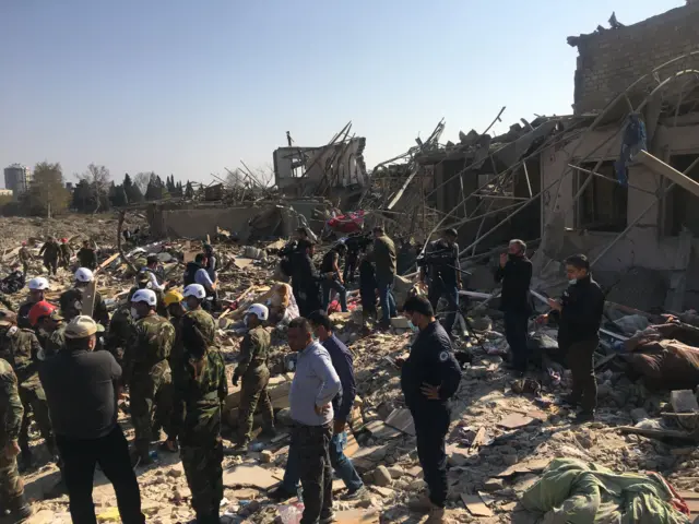 Gəncəyə hücum, raket, cəbhədə döyüşlər