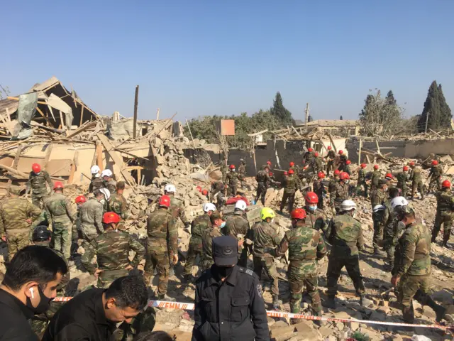 Gəncəyə hücum, raket, cəbhədə döyüşlər