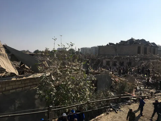 Gəncəyə hücum, raket, cəbhədə döyüşlər