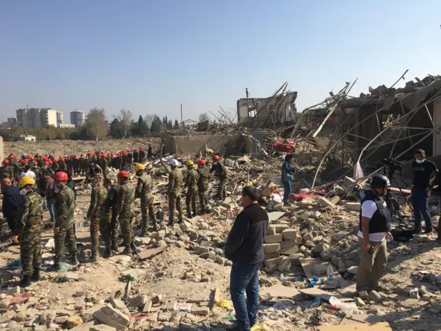 Gəncəyə hücum, raket, cəbhədə döyüşlər