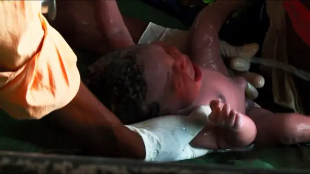 Awọn agbẹbi to n gbẹbi ọmọ