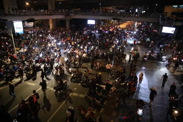 ผู้ชุมนุมที่แยกอุรุพงษ์
