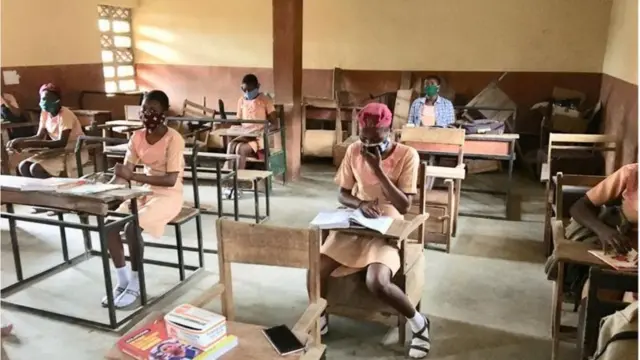 Ndị na-ele ule klassị ịkpeazụ n'ụlọakwụkwọ sekọndrị