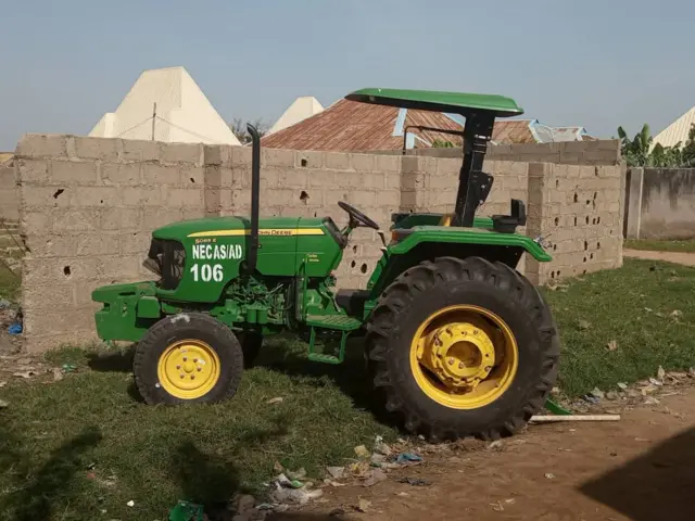 Foto of one of di tractors pipo loot