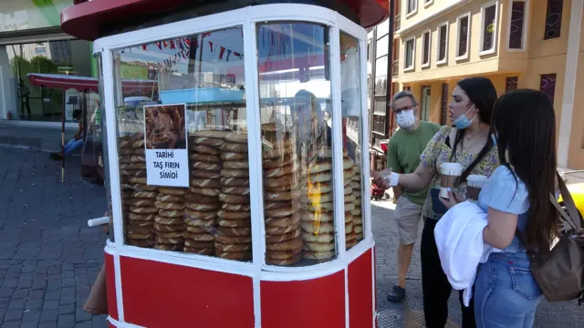 Taksim'de simit tezgahları kaldırılıyor