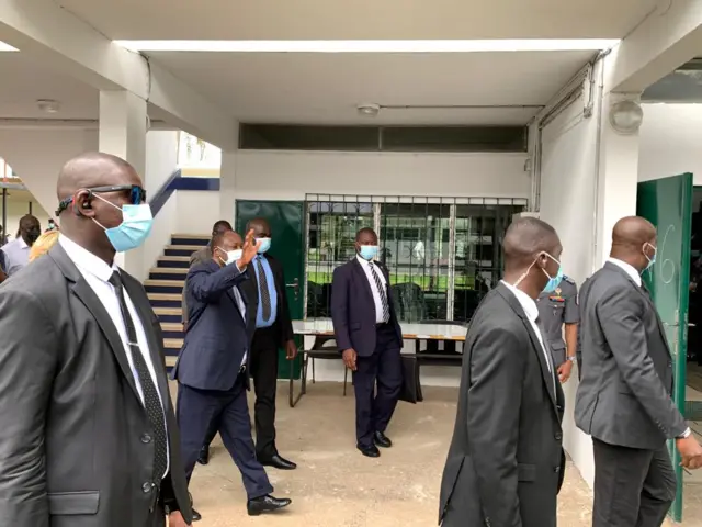 Le couple présidentiel sortant vote à Cocody