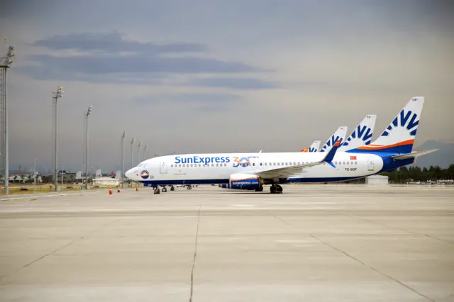 SunExpress, İzmir deprem bölgesinde ihtiyaç duyulan malzemeler için ücretsiz kargo taşıma kararı aldı