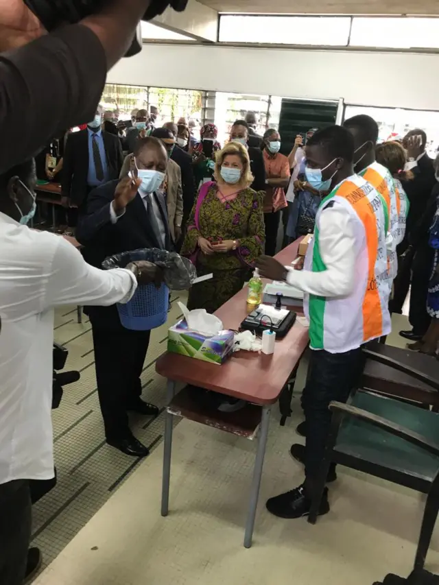 Le couple présidentiel sortant vote à Cocody
