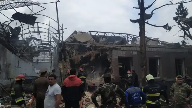 Разрушения в Гяндже - фото минобороны Азербайджана