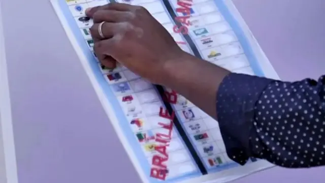 Pesin dey use braille guide to decide inside Nigeria general elections