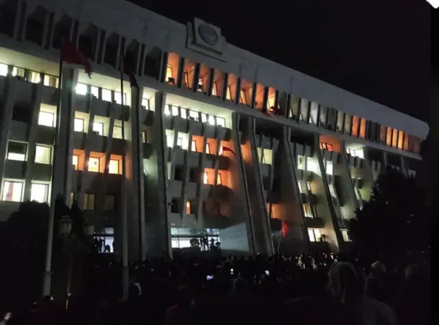 Ак үйдүн алынышы