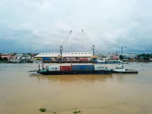 Ụgbọmmiri bu Kọntena
