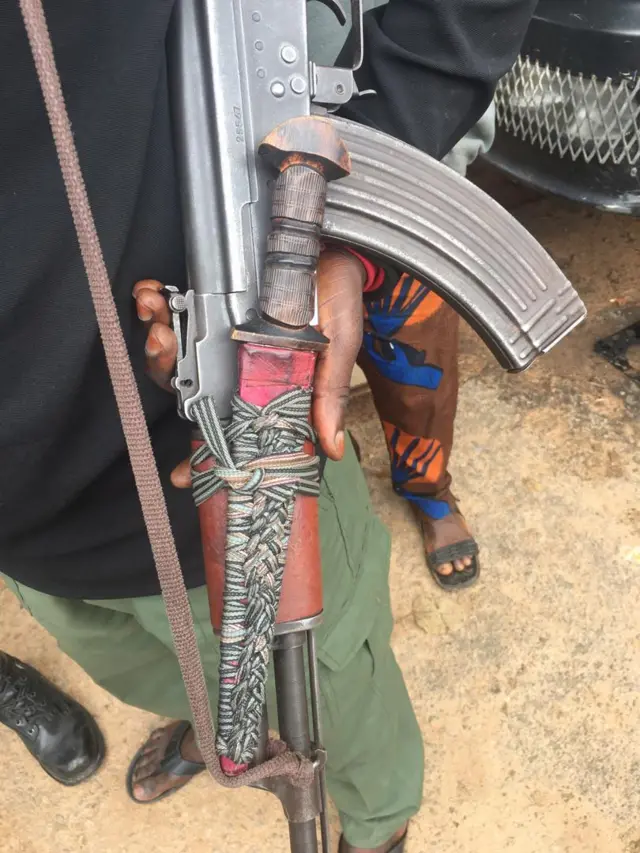 Knife wit gun
