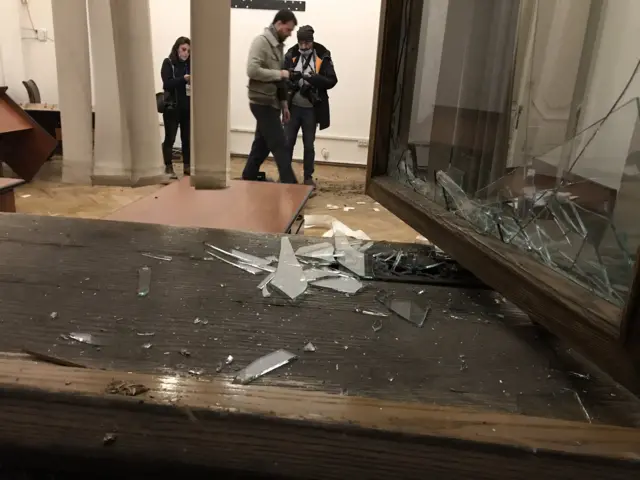 окна