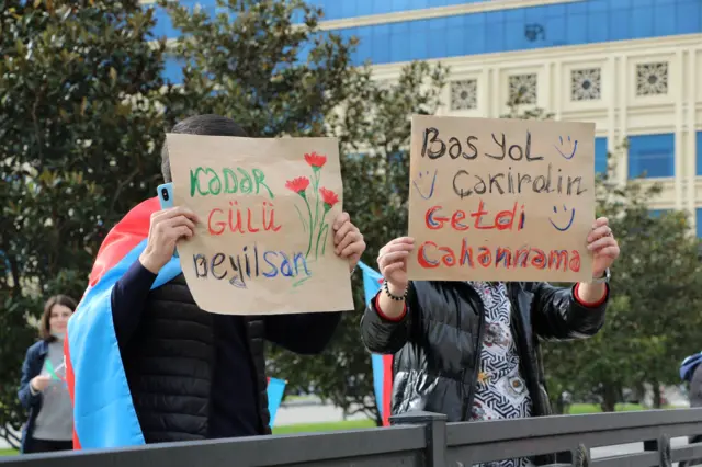 Bakıda insanlar Qarabağa sevinirlər