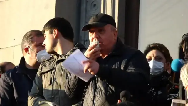 90-cı illərdə Levon Ter-Petrosyan hökumətində baş nazir olmuş Hrant Baqratyan
