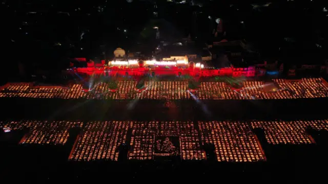 अयोध्या दीपों से जगमग हुई