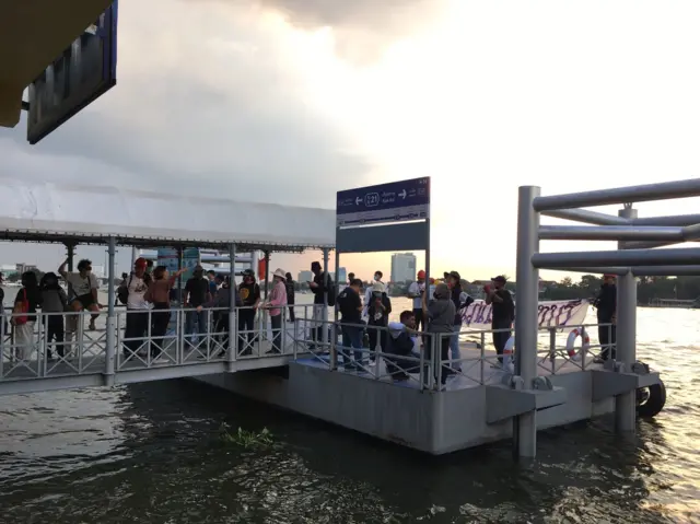 ่ท่าเรือเกียกกาย