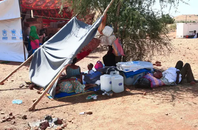 Shugaban hukumar Abdulla soliman ya shaida wa kamfanin dillacin labaran Faransa AFP cewa adadin na ci gaba da ƙaruwa kuma suna tunanin gina wa ƴan gudun hijirar da ke kwarara sabon sansani a jihar Gaderef.