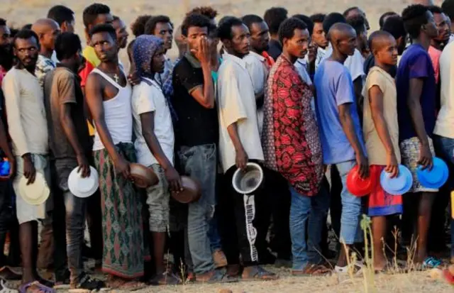 Kumanaan qof ayaa ka qaxay dagaalka Tigray