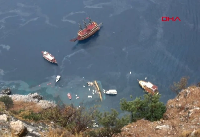 Antalya'da tur teknesi battı